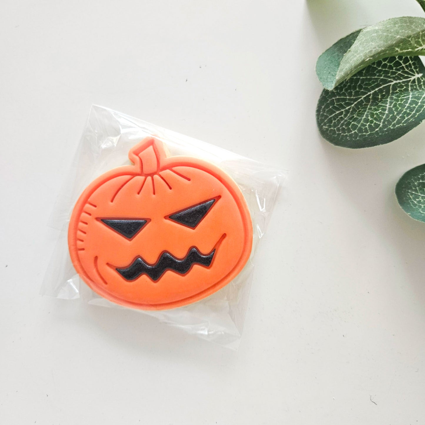 HALLOWEEN PUMPKIN ICED BISCUIT