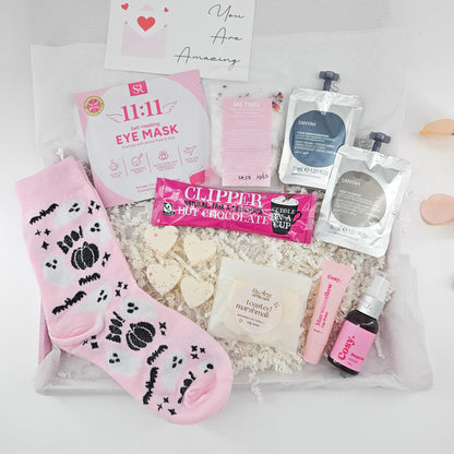 HALLOWEEN PAMPER GIFT BOX FOR HER | THE SPOOKY & SWEET BOX