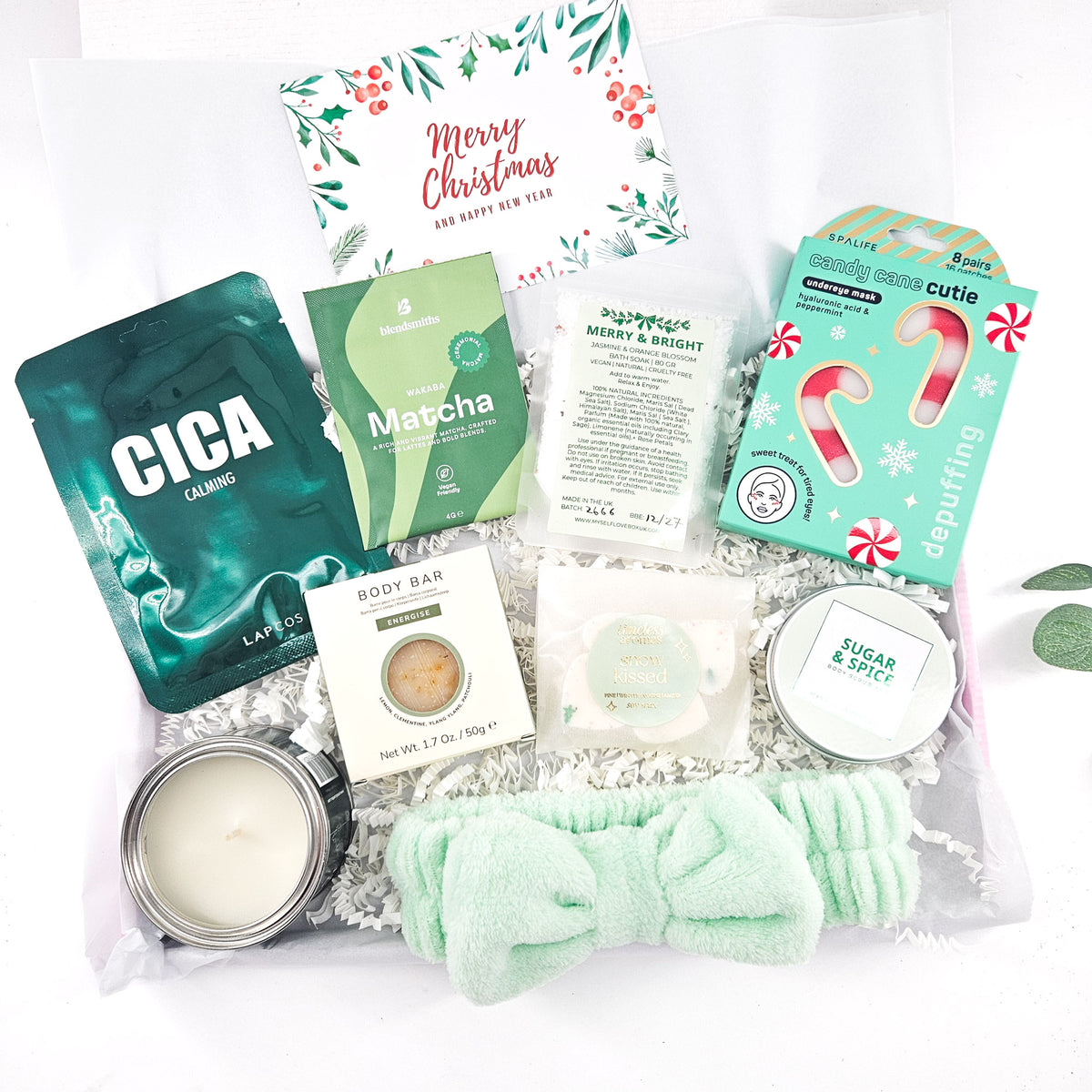 Give the gift of a relaxing spa day at home with this Christmas spa gift box. A thoughtful festive treat with skincare, bath essentials and little luxuries.